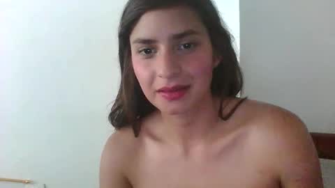 rosasvioletas online show from December 21, 2025, 8:27 pm