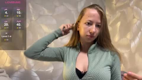 Snapshot of rose_rainy chatting on September 9, 2025, 6:46 am Im Rose online show from September 9, 2025, 6:46 am