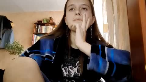 Sophie online show from December 15, 2025, 5:34 am