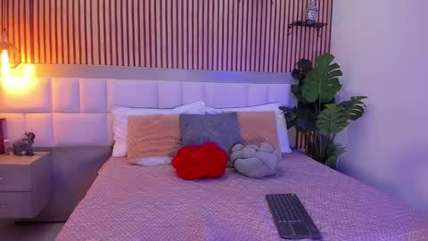 roseaurora online show from October 30, 2025, 12:39 pm