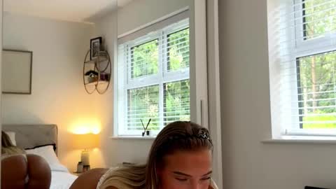 Snapshot of rosebella_ chatting on May 20, 2026, 5:52 pm Bella online show from May 20, 2026, 5:52 pm