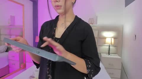 Snapshot of rosecassie chatting on February 18, 2025, 8:03 pm Rose online show from February 18, 2025, 8:03 pm