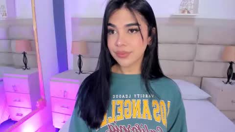 Snapshot of rosecassie chatting on September 29, 2025, 1:27 pm Rose online show from September 29, 2025, 1:27 pm