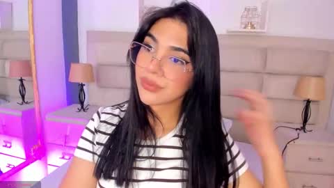 Snapshot of rosecassie chatting on October 20, 2025, 1:44 pm Rose online show from October 20, 2025, 1:44 pm