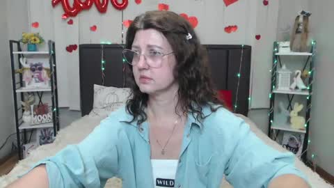 Snapshot of rosehille chatting on May 24, 2026, 5:12 am RoseHille online show from May 24, 2026, 5:12 am
