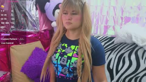 Snapshot of rosemiller01 chatting on November 19, 2025, 12:10 am BabyRose online show from November 19, 2025, 12:10 am