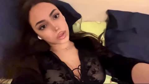 Mimi online show from December 3, 2025, 3:21 pm