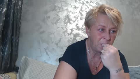 Lovepinklilly online show from February 18, 2025, 3:54 pm