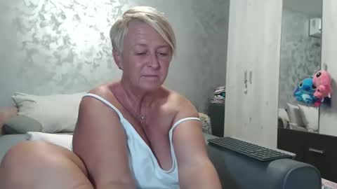 Lovepinklilly online show from September 14, 2025, 5:01 pm