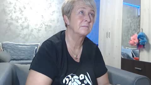 Lovepinklilly online show from December 2, 2025, 6:14 pm