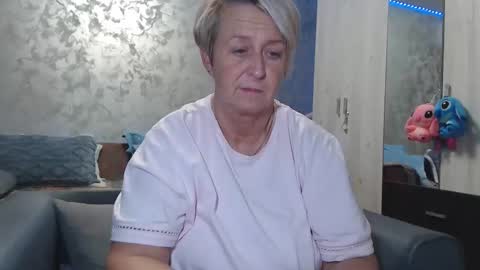 Lovepinklilly online show from February 6, 2026, 6:44 pm