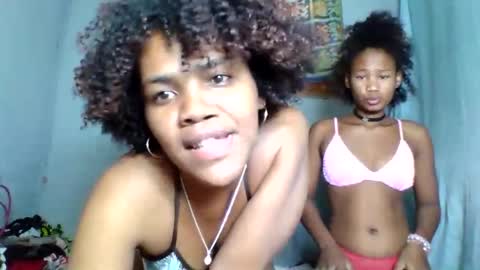 rosia22 online show from September 20, 2025, 1:23 pm