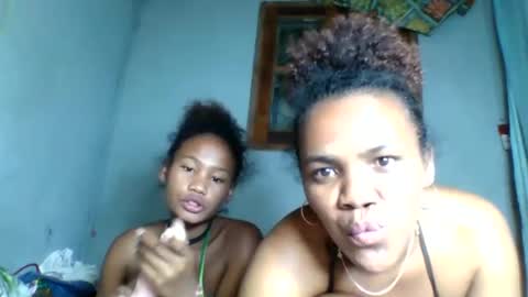 rosia22 online show from September 22, 2025, 11:51 pm