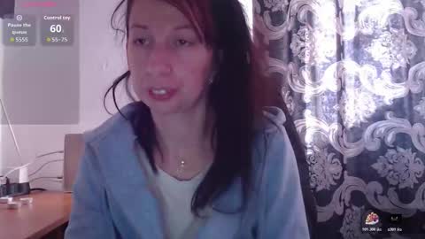 Snapshot of rosiehayes chatting on November 13, 2025, 8:24 am RosieHayes online show from November 13, 2025, 8:24 am