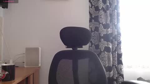 Snapshot of rosiehayes chatting on November 17, 2025, 10:21 am RosieHayes online show from November 17, 2025, 10:21 am