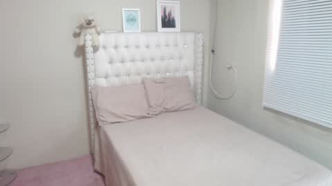 rosiehw online show from February 5, 2025, 8:04 pm