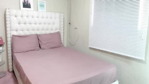 rosiehw online show from March 5, 2025, 6:01 pm