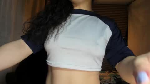 Snapshot of rosse_25 chatting on January 18, 2026, 9:35 am Would you like to help me with supplementation and sports suits so I can compete in powerlifting online show from January 18, 2026, 9:35 am