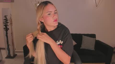 Snapshot of rossirivers chatting on February 12, 2026, 12:11 pm Rossie Rivers online show from February 12, 2026, 12:11 pm