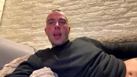 Snapshot of rotteei1 chatting on October 19, 2025, 6:47 am rotteei1 online show from October 19, 2025, 6:47 am