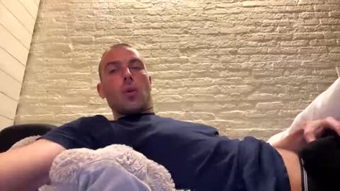 Snapshot of rotteei1 chatting on November 7, 2025, 5:24 pm rotteei1 online show from November 7, 2025, 5:24 pm