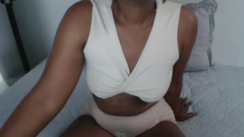 luxa online show from February 19, 2025, 1:50 pm