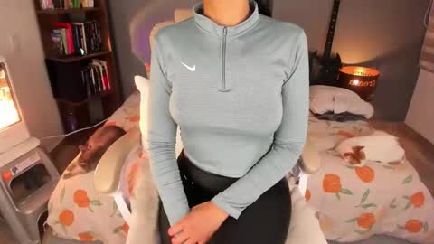 Rouss marie henao  online show from September 25, 2025, 9:13 am