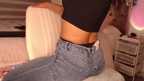 Rouss marie henao  online show from March 10, 2026, 3:44 am