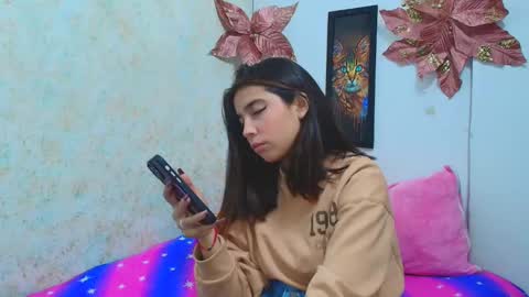 rousse_violet online show from January 9, 2025, 8:44 pm