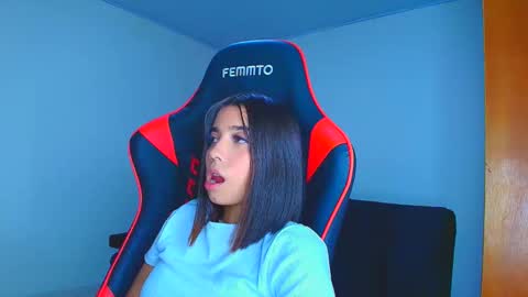 rousse_violet online show from November 25, 2025, 11:27 pm