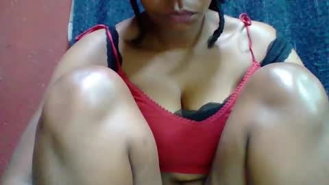 rovaelyah online show from September 27, 2025, 3:22 am
