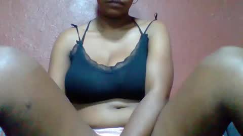rovaelyah online show from October 11, 2025, 2:22 am