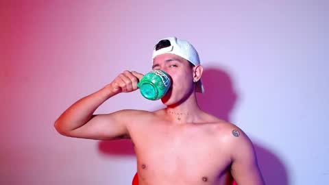 rowanboy23 online show from May 28, 2026, 3:31 pm