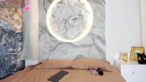 roxanaborns online show from October 29, 2025, 1:02 pm