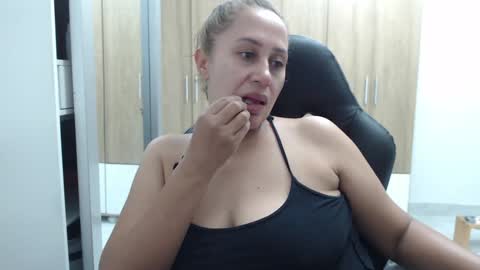 Snapshot of roxanalove7 chatting on January 25, 2025, 11:22 pm Roxana online show from January 25, 2025, 11:22 pm