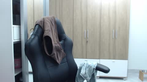 Snapshot of roxanalove7 chatting on February 5, 2025, 2:08 am Roxana online show from February 5, 2025, 2:08 am