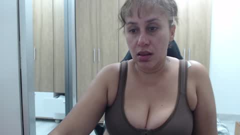 Snapshot of roxanalove7 chatting on February 6, 2025, 4:31 am Roxana online show from February 6, 2025, 4:31 am