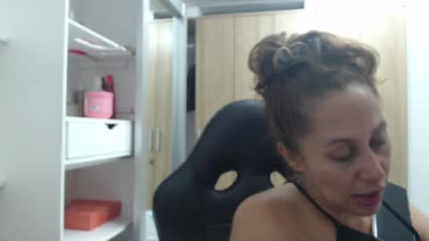 Snapshot of roxanalove7 chatting on February 21, 2025, 1:22 am Roxana online show from February 21, 2025, 1:22 am