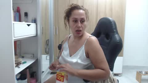 Snapshot of roxanalove7 chatting on March 10, 2025, 4:38 am Roxana online show from March 10, 2025, 4:38 am