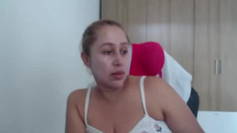 Snapshot of roxanalove7 chatting on September 23, 2025, 8:23 pm Roxana online show from September 23, 2025, 8:23 pm