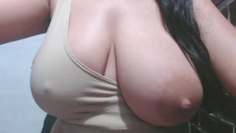 Snapshot of roxanbahottt chatting on March 7, 2025, 2:45 pm roxxy online show from March 7, 2025, 2:45 pm