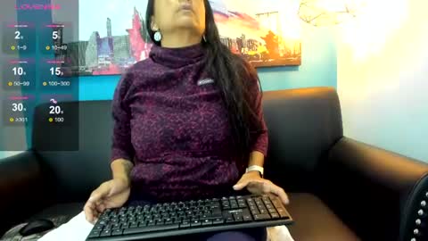 Snapshot of roxanna_moore2 chatting on June 15, 2026, 9:22 am Roxanna online show from June 15, 2026, 9:22 am