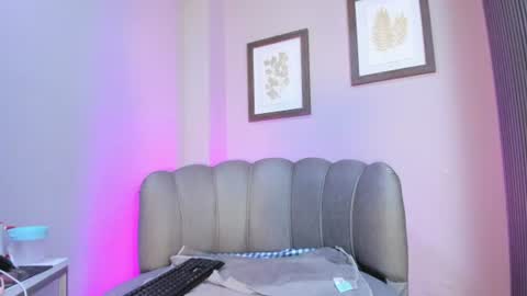 Snapshot of roxanna_moore2 chatting on June 29, 2026, 10:15 am Roxanna online show from June 29, 2026, 10:15 am