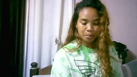 roxanne_98 online show from October 27, 2025, 11:31 pm