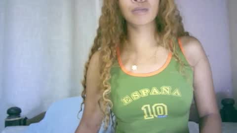 roxanne_98 online show from November 14, 2025, 1:37 am