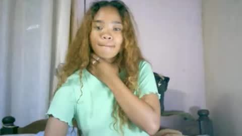 roxanne_98 online show from November 26, 2025, 12:33 am