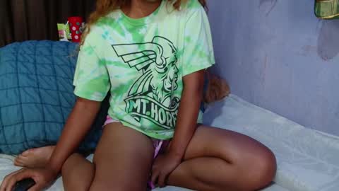 roxanne_98 online show from March 8, 2026, 3:54 am