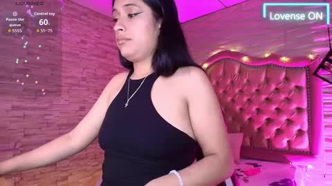 roxanne_han online show from November 14, 2025, 7:12 pm