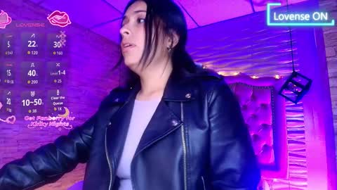 roxanne_han online show from November 20, 2025, 11:43 am