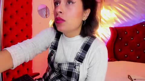 roxanne_han online show from May 17, 2026, 2:53 am
